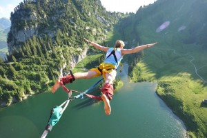 开云体育在线-西甲国家德比之夜，伦纳德舞台越大越强
