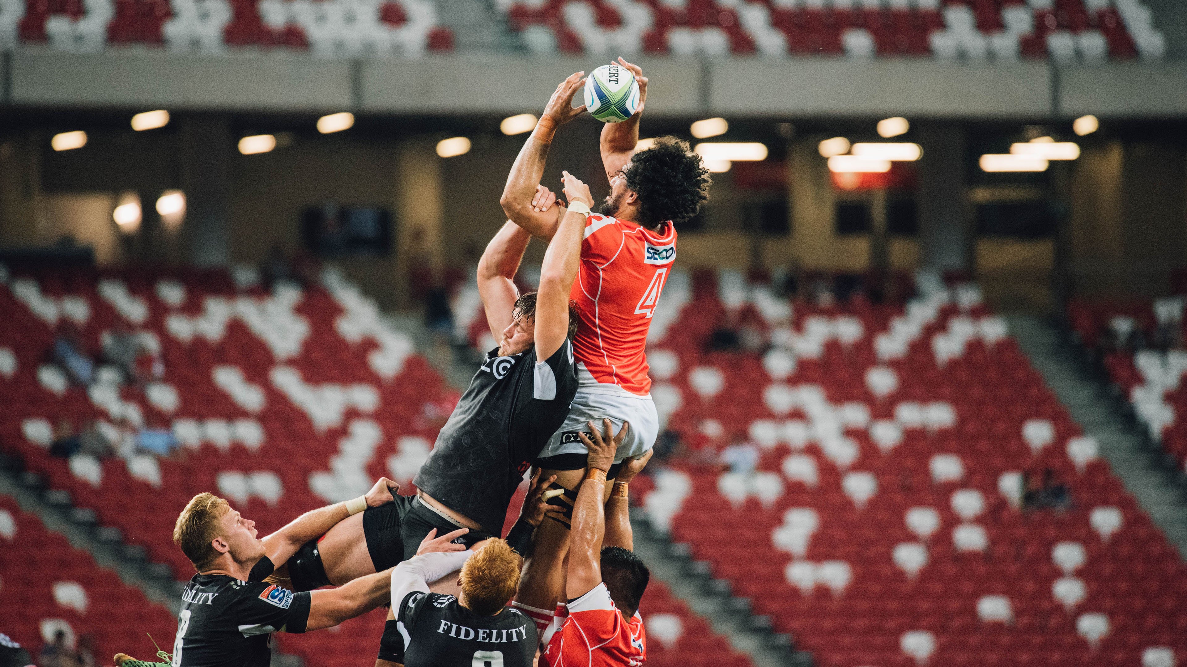 厄瓜多尔碾压巴黎，当高原雄鹰的基因在欧冠寒夜苏醒